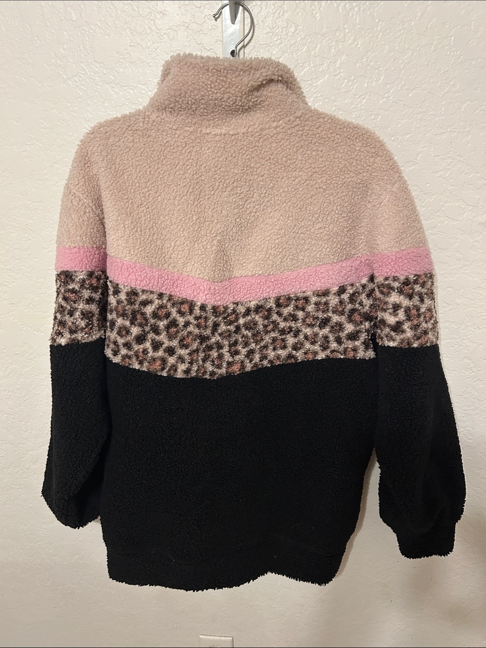 🧩Buc-ee’s Sherpa Half zip pullover color block animal cheetah print size S GUC - Picture 9 of 9